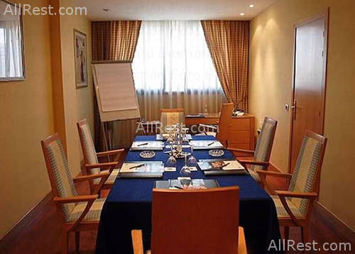 Tryp Alameda 8